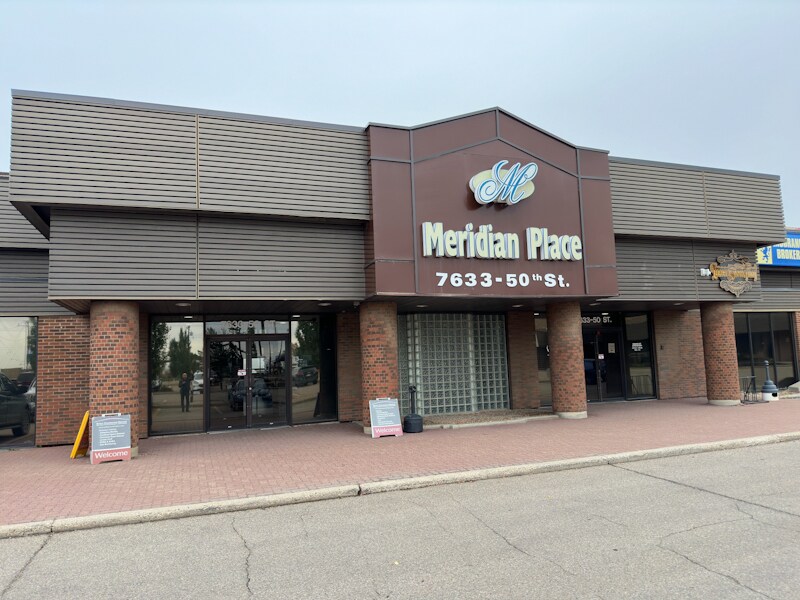 7633 50th St, Edmonton, AB à louer Photo intérieure– Image 1 sur 6