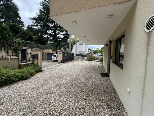 Plus de détails pour Local d’activités à vendre