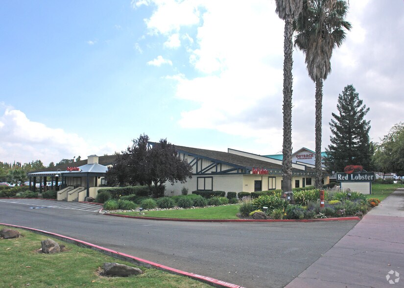 1400 Howe Ave, Sacramento, CA à louer - Photo de l’immeuble – Image 2 sur 17
