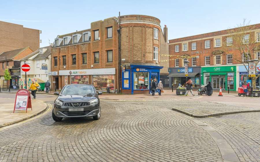1-5 High St, Aylesbury à vendre - Photo de l’immeuble – Image 1 sur 39