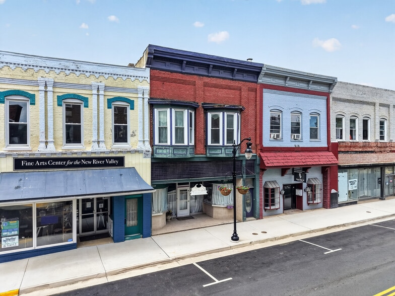 27 W Main St, Pulaski, VA à vendre - Photo principale – Image 1 sur 72
