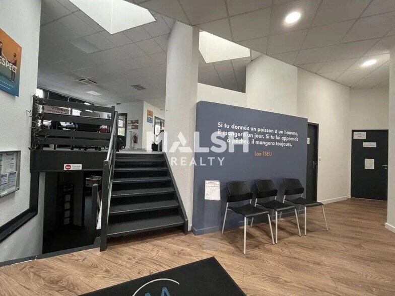 Bureau dans Bron à louer - Photo de l’immeuble – Image 3 sur 15