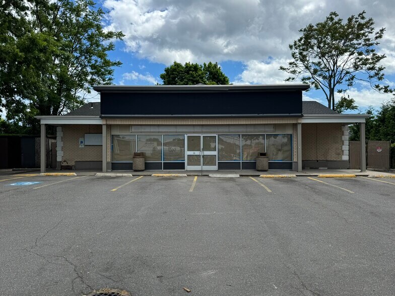 274 Bay Shore Rd, North Babylon, NY à louer - Photo de l’immeuble – Image 2 sur 4