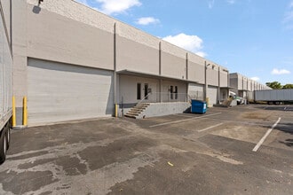 7950-7966 NW 14th St, Miami, FL à louer Photo de l’immeuble– Image 1 sur 19