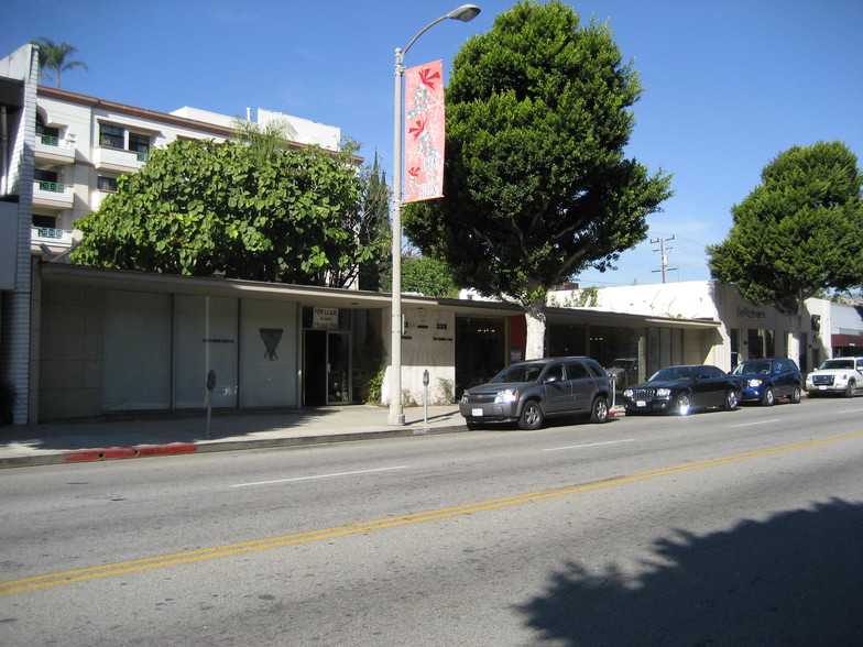 221-225 N Robertson Blvd, Beverly Hills, CA à louer - Photo de l’immeuble – Image 1 sur 5