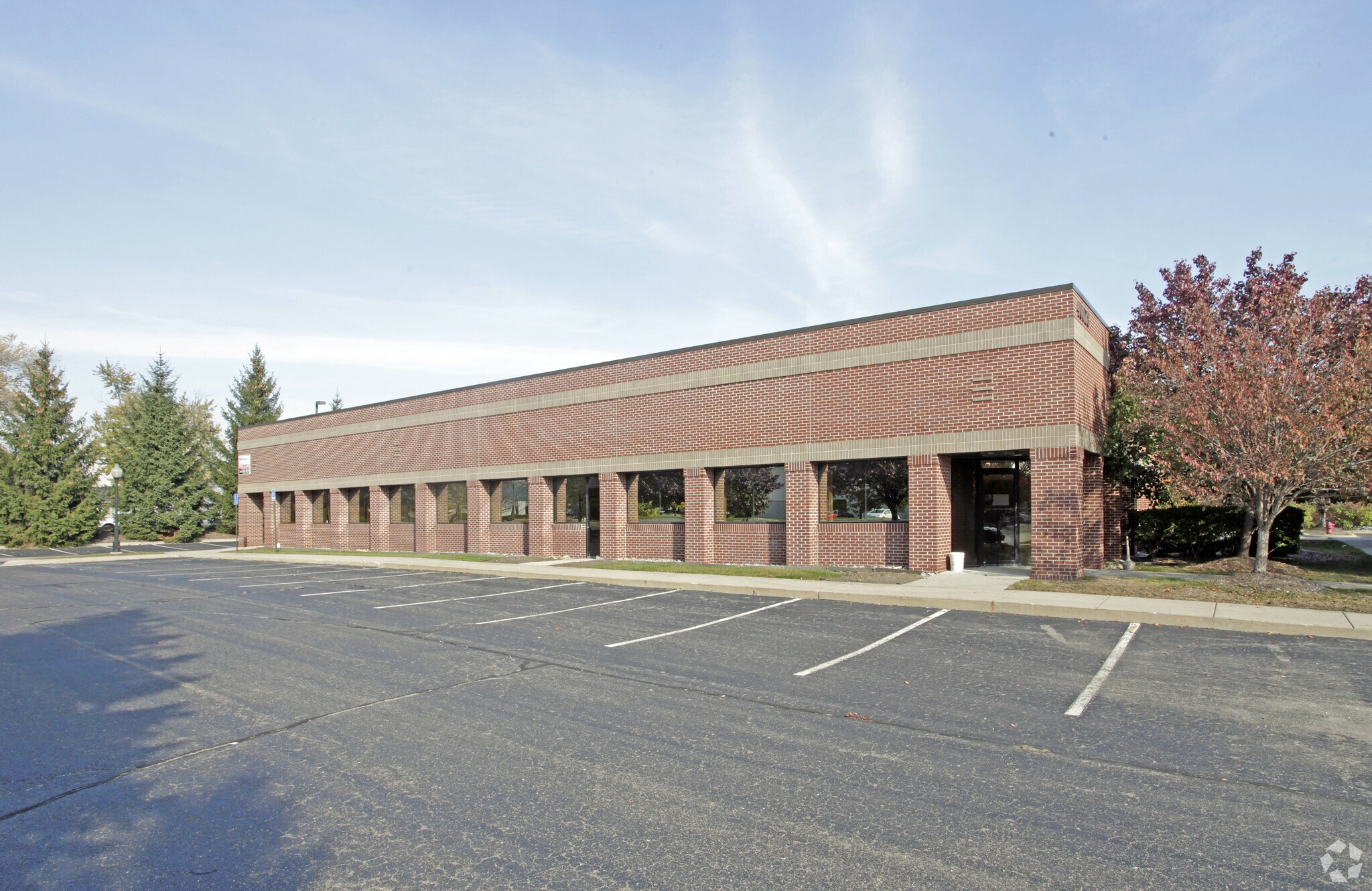 40028 Grand River Ave, Novi, MI à louer Photo principale– Image 1 sur 5