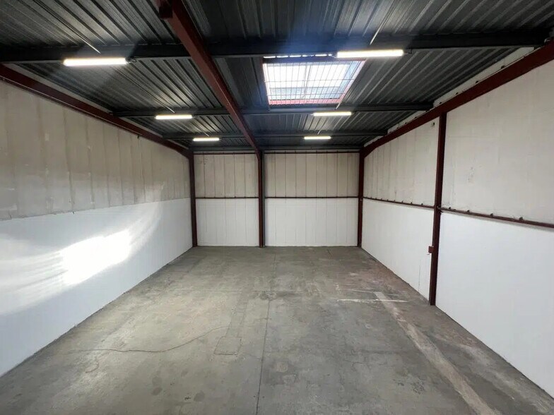 Local d’activités dans Villeneuve-Saint-Georges à louer - Photo intérieure – Image 2 sur 9