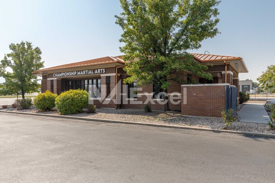 2106 W 1800 N, Clinton, UT à louer - Photo de l’immeuble – Image 2 sur 10