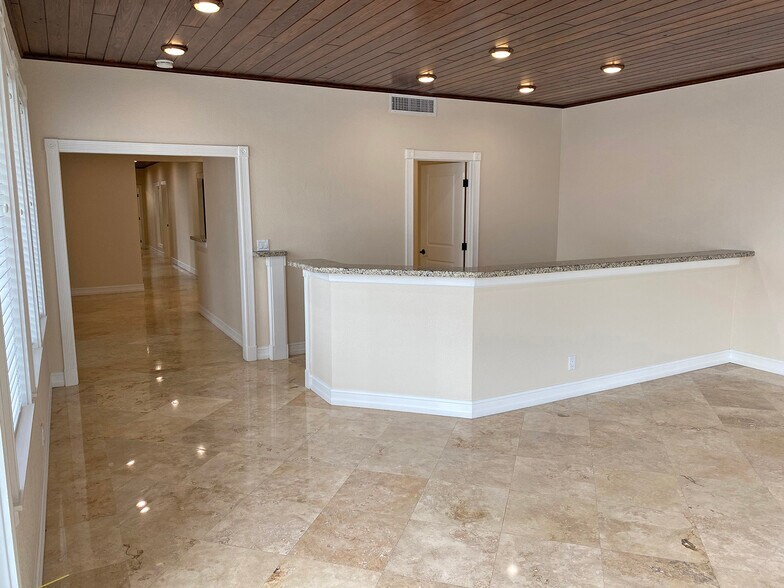 520 SW Federal Hwy, Stuart, FL à louer - Photo de l’immeuble – Image 2 sur 12