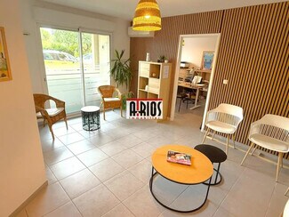 Plus de détails pour Local d'activités à louer