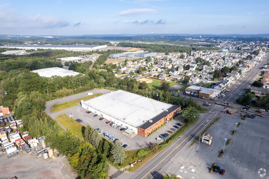 600 S Poplar St, Hazleton, PA à louer - Aérien – Image 2 sur 26