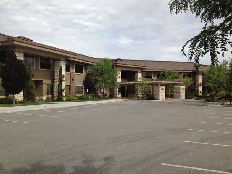 776 E Riverside Dr, Eagle, ID à louer - Photo de l’immeuble – Image 1 sur 10