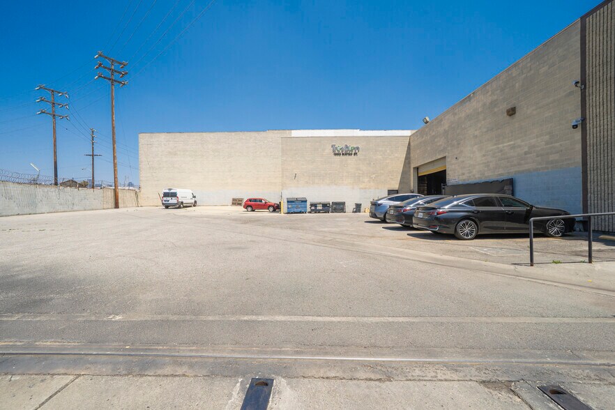 1685 Mateo St, Los Angeles, CA à vendre - Photo de l’immeuble – Image 2 sur 13