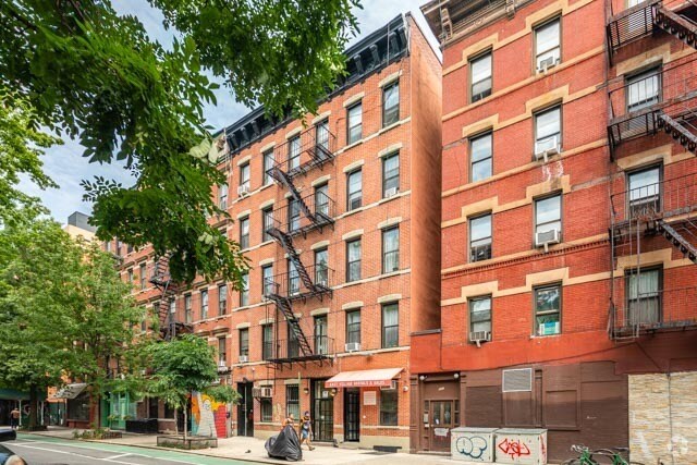 547 E 12th St, New York, NY à louer - Photo de l’immeuble – Image 2 sur 3