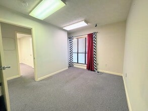 351 Commercial Dr, Savannah, GA à louer Photo intérieure– Image 1 sur 14