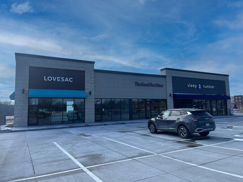 2655 James St, Coralville, IA à louer - Photo de l’immeuble – Image 3 sur 3