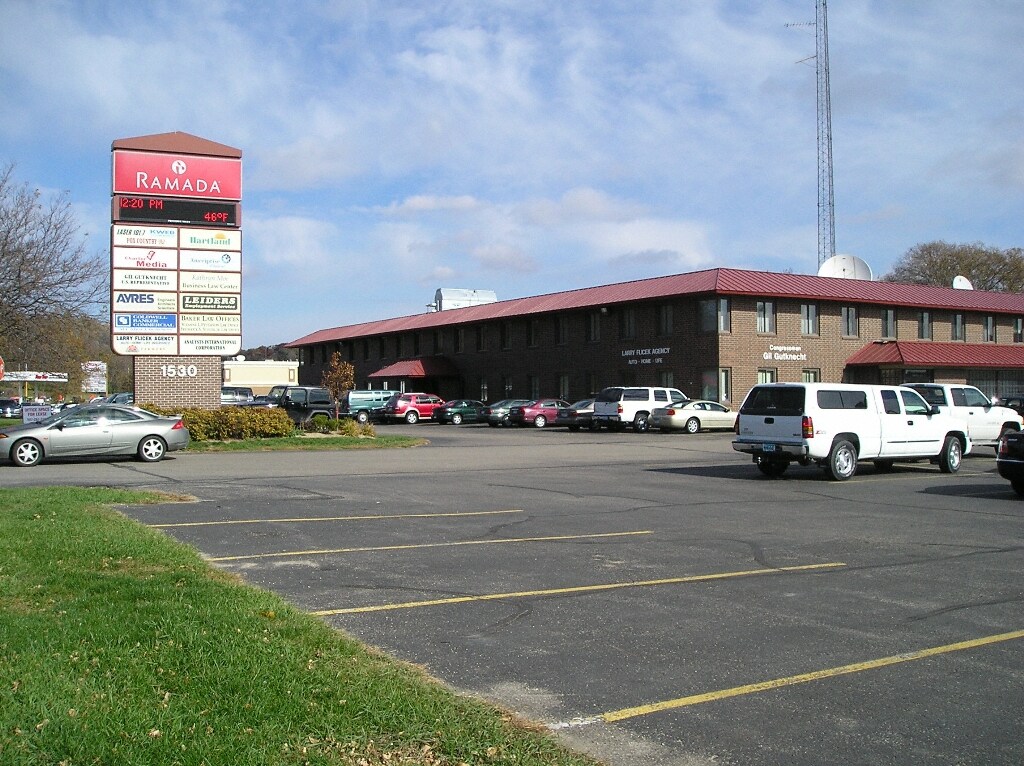 1530 Greenview Dr SW, Rochester, MN à louer Photo principale– Image 1 sur 9