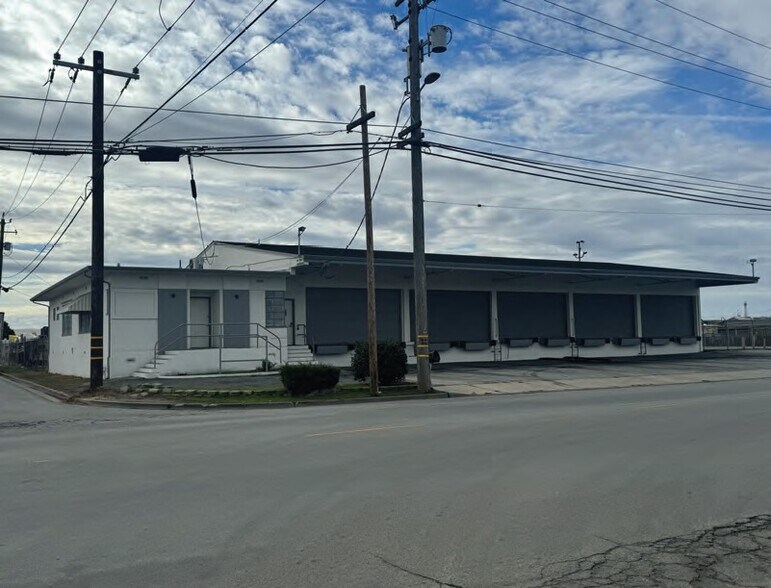 1084 Terven Ave, Salinas, CA à louer - Photo de l’immeuble – Image 2 sur 4