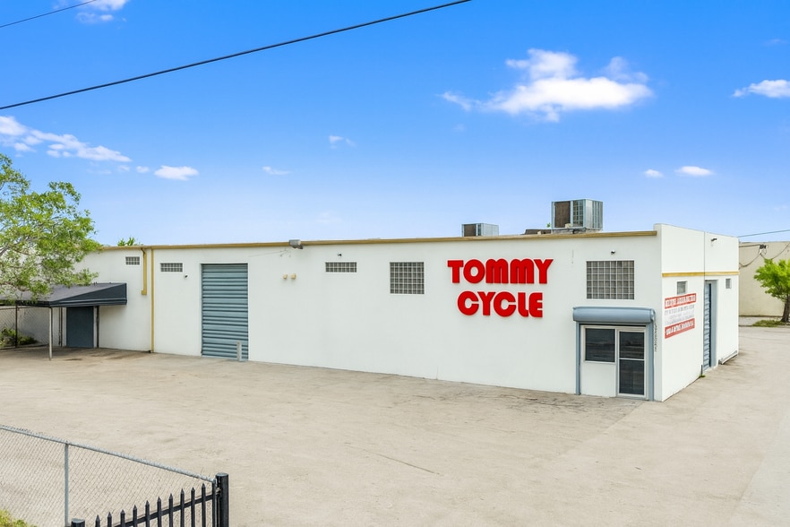 14532-14540 NW 26th Ave, Opa Locka, FL à vendre - Photo de l’immeuble – Image 1 sur 14