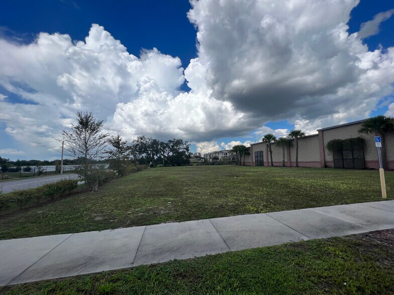 12249 Cortez Blvd, Brooksville, FL à vendre - Photo de l’immeuble – Image 3 sur 12