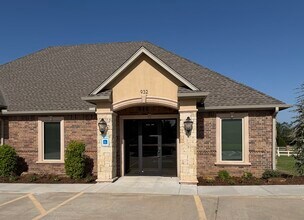 932 SW 107th St, Oklahoma City, OK à louer Photo de l’immeuble– Image 1 sur 12