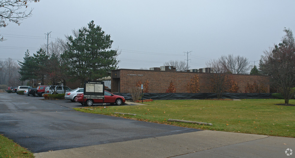 51 Sherwood Ter, Lake Bluff, IL à vendre - Photo de l’immeuble – Image 3 sur 7