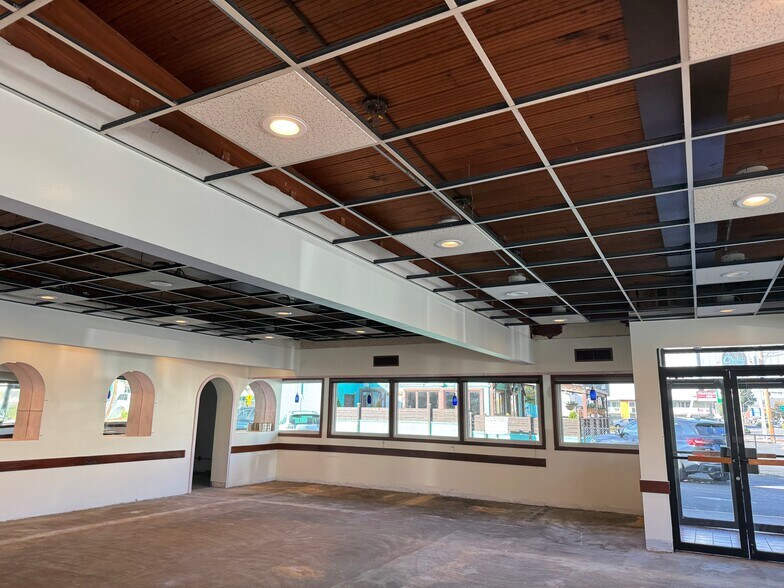 652 E Broadway, Eugene, OR à louer - Photo de l’immeuble – Image 3 sur 22