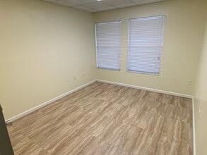 1405 NW 13th St, Gainesville, FL à louer Photo intérieure– Image 2 sur 5