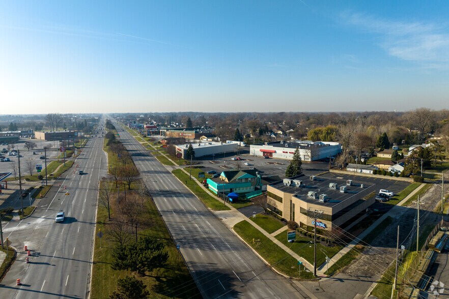 34051 S Gratiot Ave, Clinton Township, MI à louer - Aérien – Image 2 sur 4