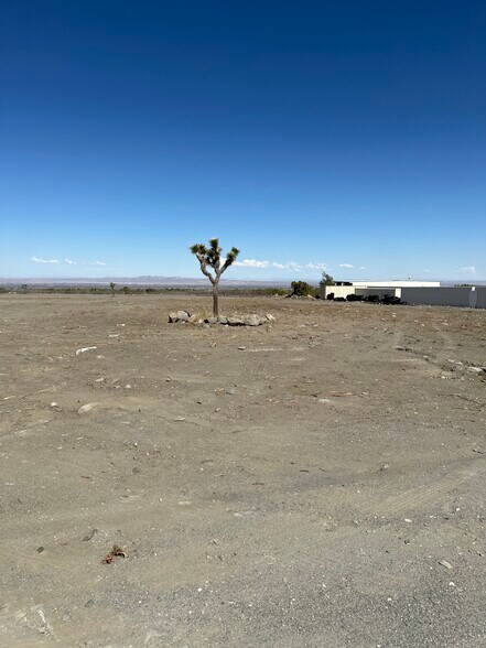 0 Acacia Rd, Pinon Hills, CA à louer - Photo de l’immeuble – Image 1 sur 10