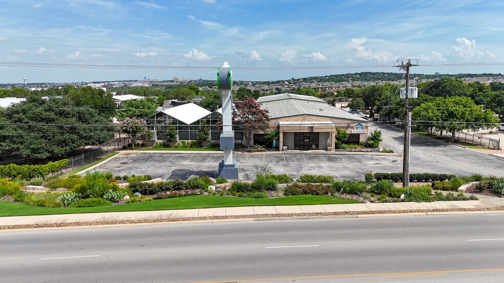 16348 Nacogdoches Rd, San Antonio, TX à louer - Photo de l’immeuble – Image 1 sur 4