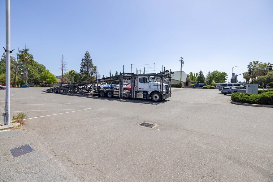 2760 Fulton Ave, Sacramento, CA à vendre - Photo de l’immeuble – Image 2 sur 4