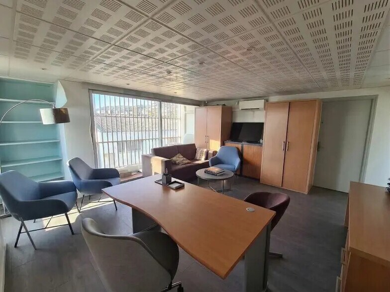 Bureau dans Saint-Laurent-du-Var à louer - Photo intérieure – Image 1 sur 8
