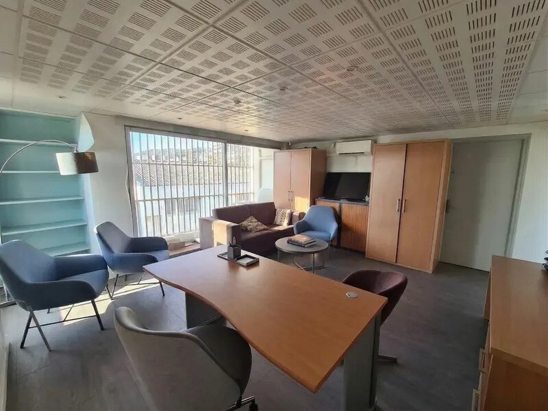 Bureau dans Saint-Laurent-du-Var à louer Photo intérieure– Image 1 sur 9