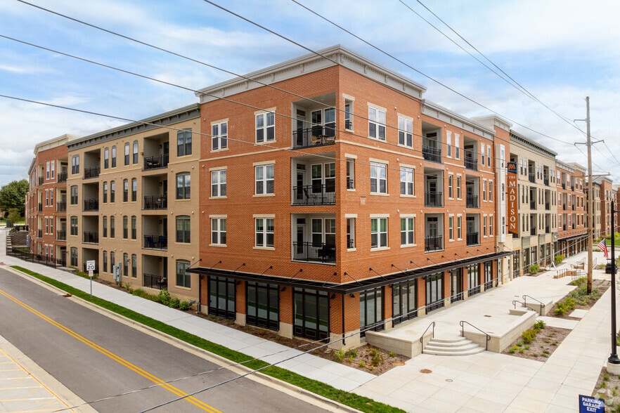 523 S Madison Ave, Greenwood, IN à louer - Photo principale – Image 1 sur 46