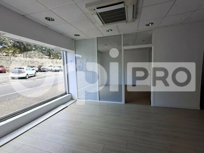 Plus de détails pour Local commercial à louer