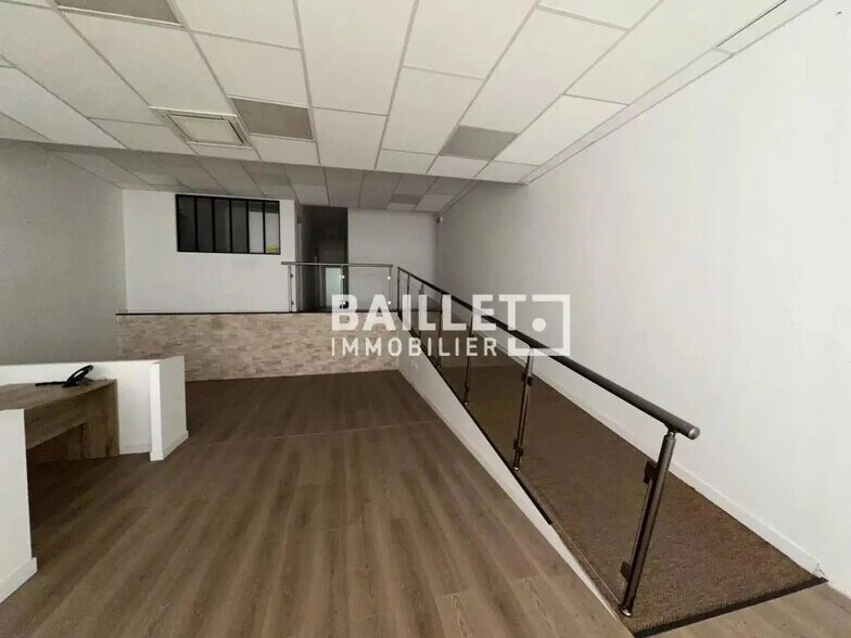 Local commercial dans Cagnes-sur-Mer à louer - Photo de l’immeuble – Image 3 sur 16