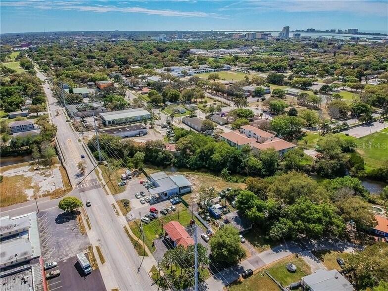 1410 N Betty Ln, Clearwater, FL à vendre - Photo de l’immeuble – Image 2 sur 10