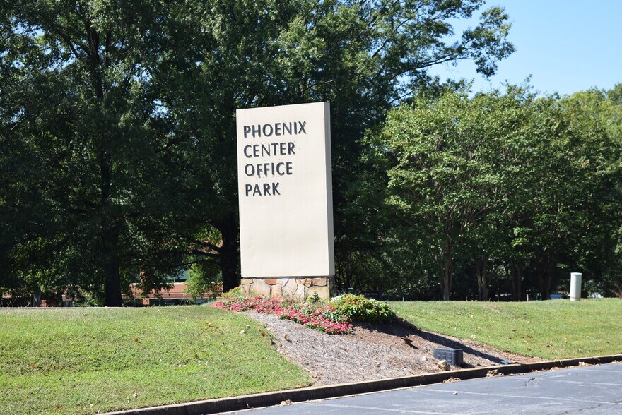 1571 Phoenix Blvd, College Park, GA à vendre - Photo de l’immeuble – Image 2 sur 3