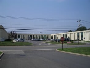 67-71 Veronica Ave, Somerset, NJ à louer Photo intérieure– Image 1 sur 2