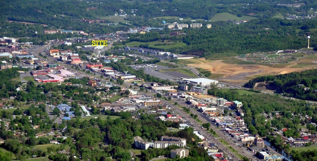 161 E Wears Valley Rd, Pigeon Forge, TN à louer Photo de l’immeuble– Image 1 sur 19