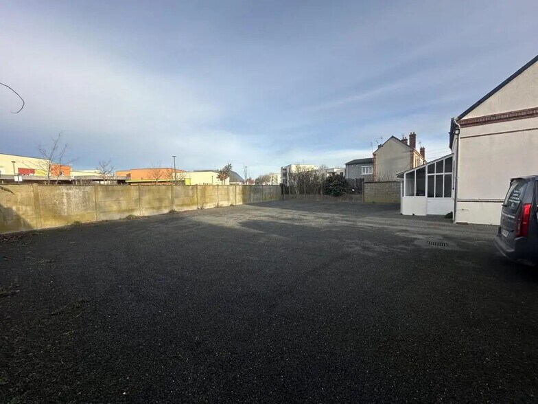 Local commercial dans Luisant à louer - Photo de l’immeuble – Image 2 sur 15