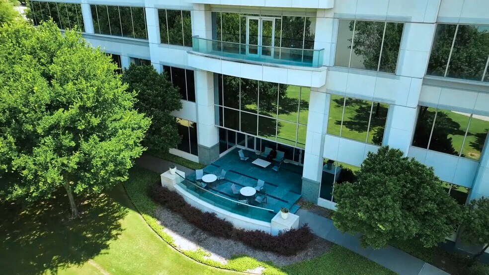 11511 Luna Rd, Dallas, TX à louer - Vidéo sur l’annonce professionnelle – Image 2 sur 14