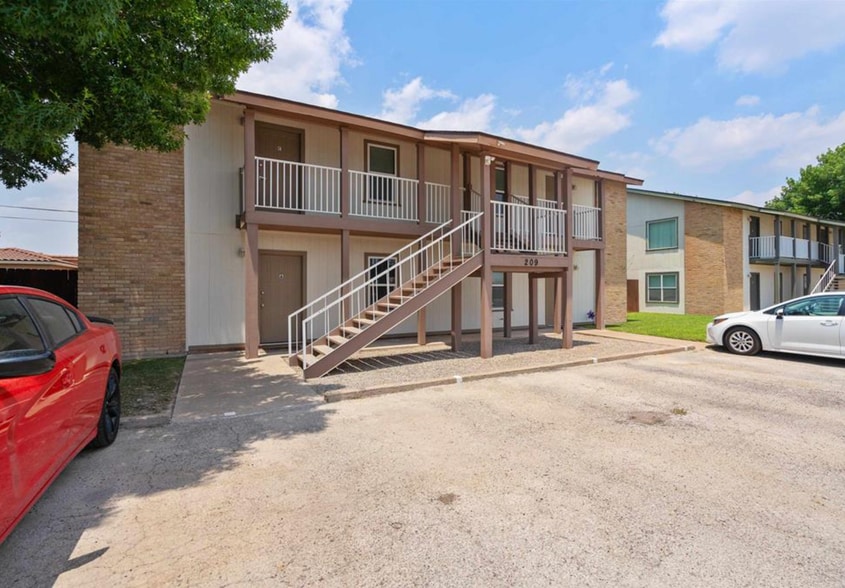 209 Fletcher Dr, Del Rio, TX à vendre - Photo principale – Image 1 sur 6