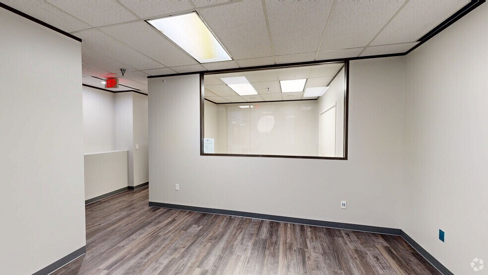 711 W Bay Area Blvd, Webster, TX à louer - Numérisation 3D Matterport – Image 3 sur 10