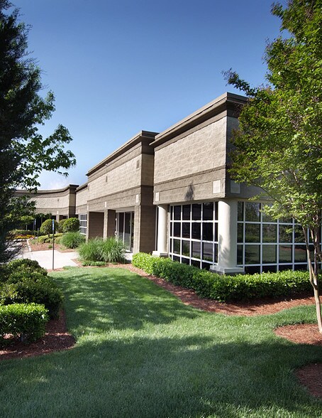4245 International Pky, Hapeville, GA à louer - Photo de l’immeuble – Image 2 sur 5
