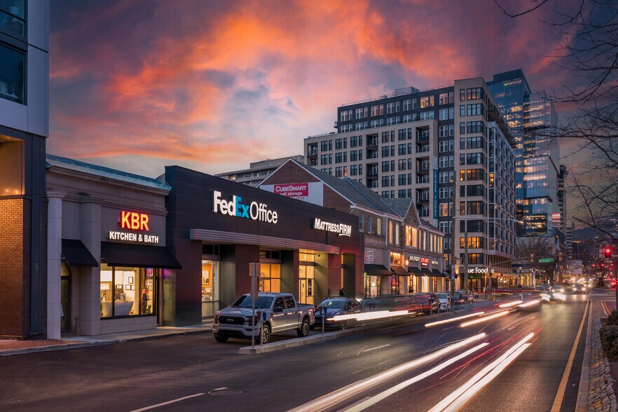 7008-7034 Wisconsin Ave, Chevy Chase, MD à louer - Photo de l’immeuble – Image 2 sur 5