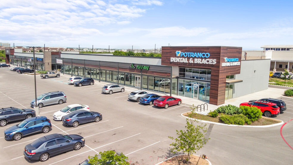 Potranco & Ingram Rd, San Antonio, TX à louer - Photo de l’immeuble – Image 1 sur 5