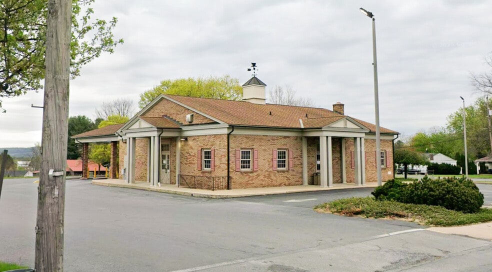 100 W Main St, Terre Hill, PA à vendre - Photo de l’immeuble – Image 3 sur 7