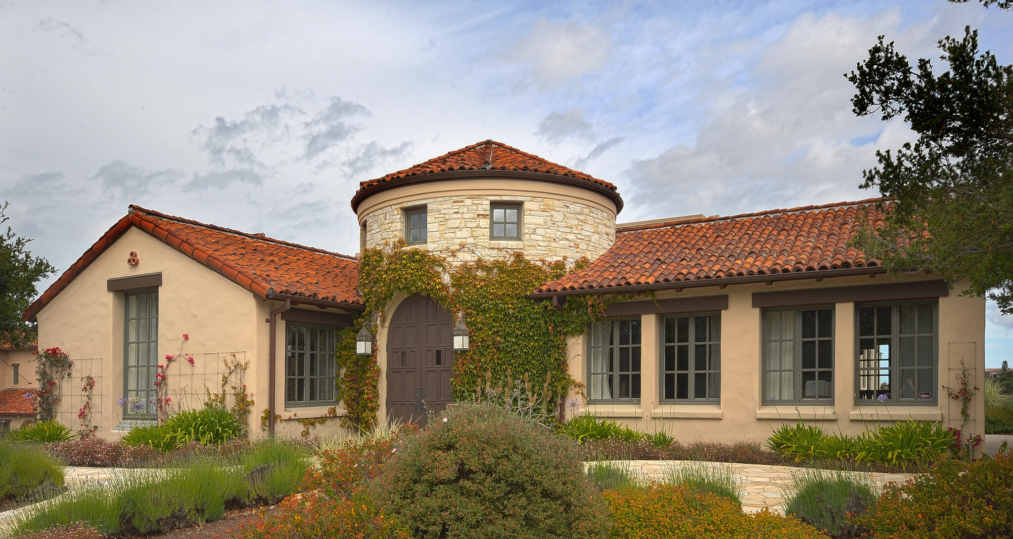 10 Harris Ct, Monterey, CA à louer Photo de l’immeuble– Image 1 sur 12